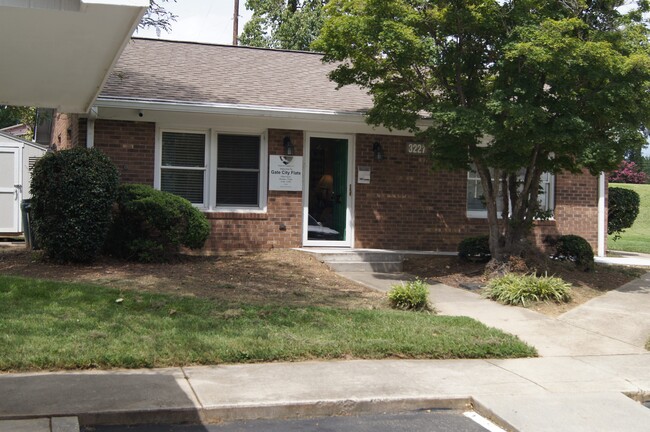 27 North Apartments in Greensboro, NC - Building Photo - Building Photo