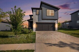 13316 W 180th St in Olathe, KS - Building Photo