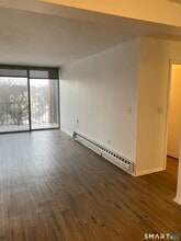 87 Glenbrook Rd in Stamford, CT - Foto de edificio - Building Photo