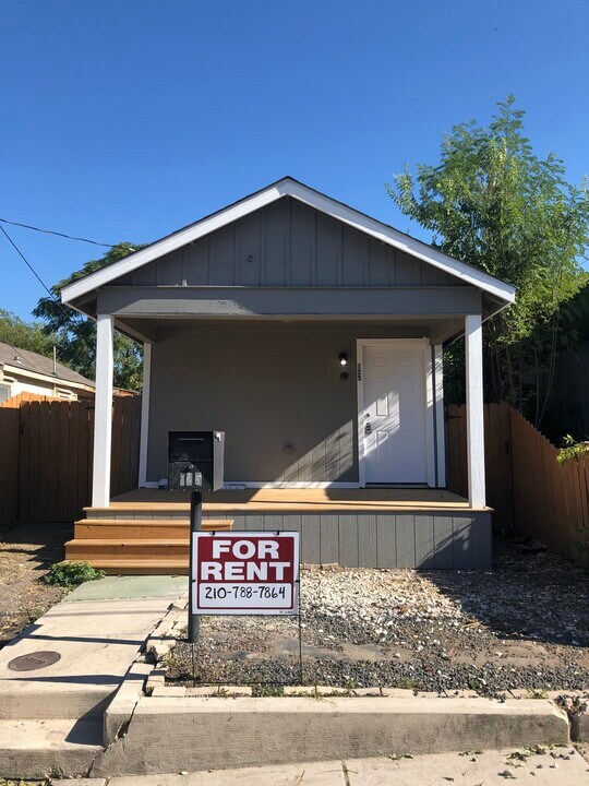 125 Forrest Ave in San Antonio, TX - Building Photo