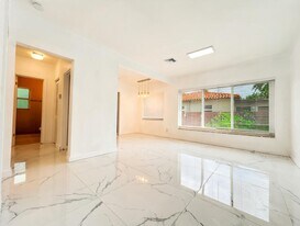 12055 NE 9th Ave in Biscayne Park, FL - Building Photo