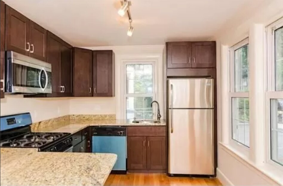 2 Braemore Rd in Boston, MA - Building Photo