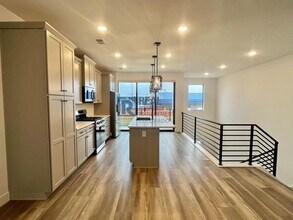 2074 S Holly St in Denver, CO - Building Photo - Building Photo