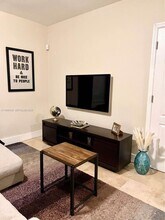 544 NE 62nd St in Miami, FL - Foto de edificio - Building Photo