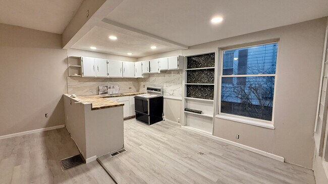 235 E Main St in St. Clairsville, OH - Foto de edificio - Building Photo