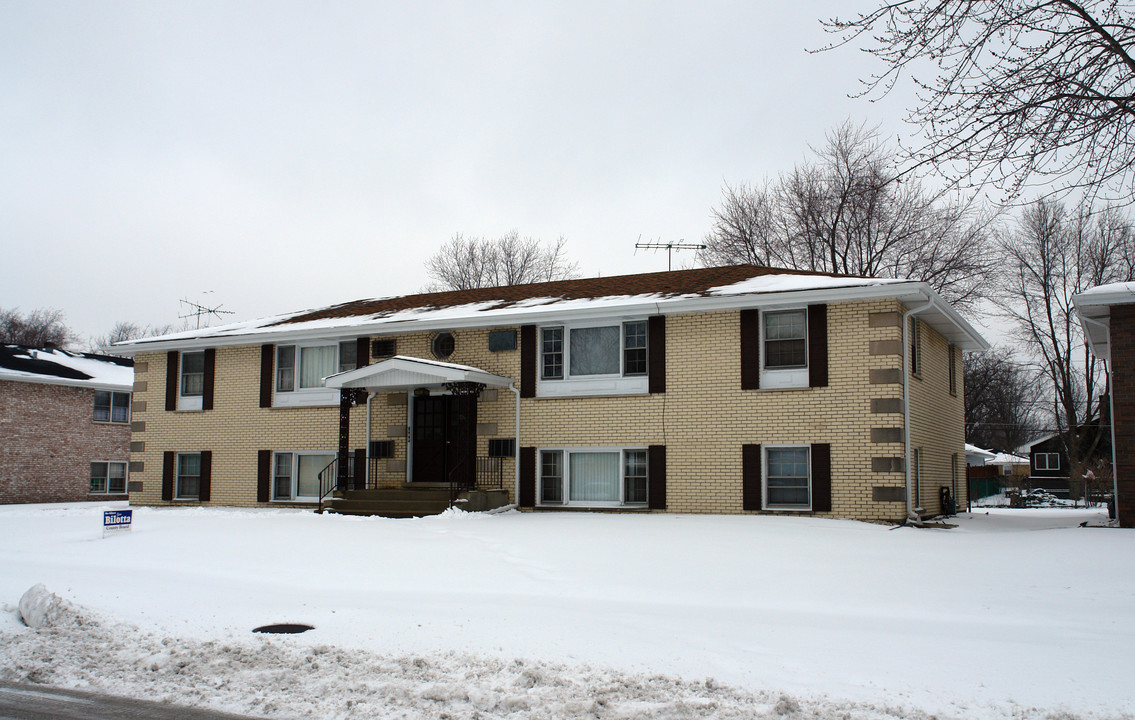 606 E 3rd St in Lockport, IL - Building Photo