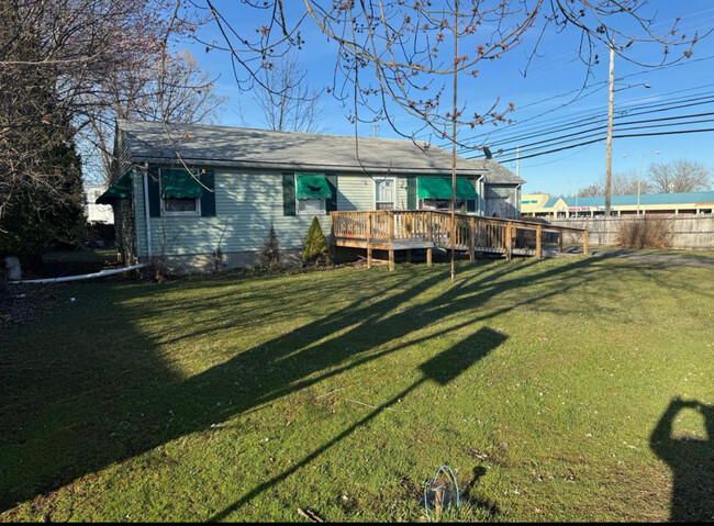 property at 10 Livingston Pkwy
