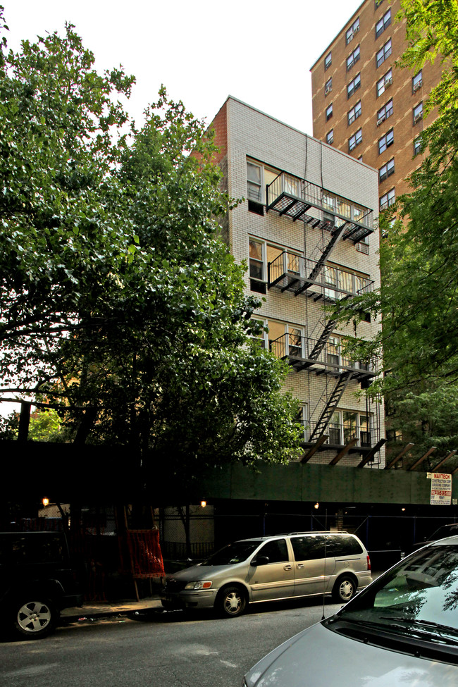 235 E 27th St in New York, NY - Building Photo - Building Photo