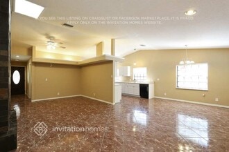 327 80th Ave NE in St. Petersburg, FL - Building Photo - Building Photo