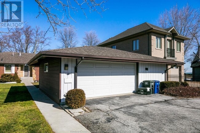 11506 Riverside Dr E in Windsor, ON - Building Photo - Building Photo
