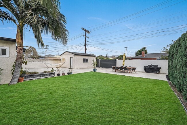 property at 7608 Whitsett Ave