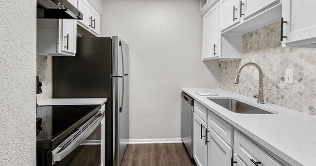 Granada Apartment Homes in Tyler, TX - Foto de edificio - Building Photo