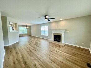 216 Cobblestone Dr in Spring Lake, NC - Building Photo - Building Photo