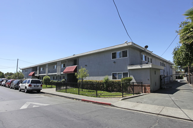 Courtyard Plaza in Concord, CA - Foto de edificio - Building Photo