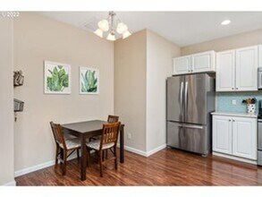 246 NE 57th Ave in Hillsboro, OR - Building Photo - Building Photo