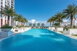 600 NE 27th St, Unit 2605 in Miami, FL - Building Photo
