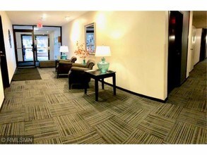 1304 W Medicine Lake Dr-Unit -306 in Minneapolis, MN - Building Photo - Building Photo