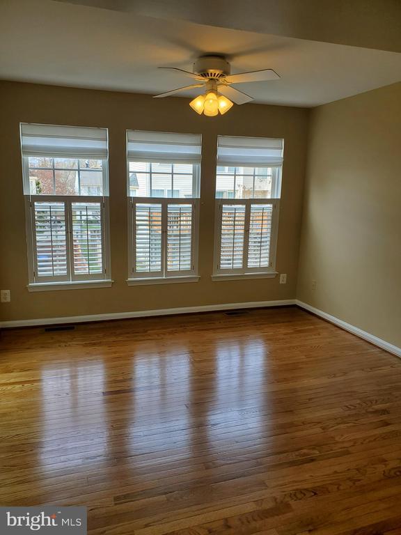 property at 4940 Marshlake Ln