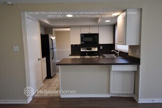 1705 Village Ct in Brandon, FL - Foto de edificio - Building Photo