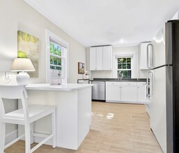 39 Twitchell St in Wellesley, MA - Building Photo - Building Photo