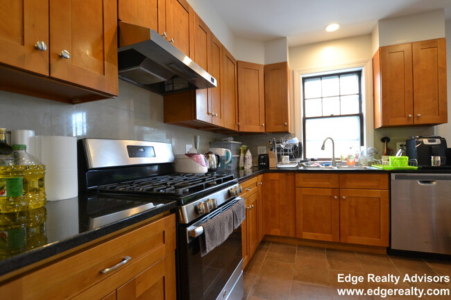 46 Newcastle Rd, Unit 2 in Boston, MA - Foto de edificio - Building Photo