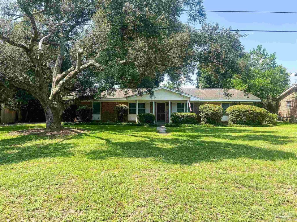 2115 Summit Blvd in Pensacola, FL - Building Photo