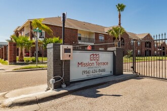 Mission Terrace Phase I & II Apartments in Mission, TX - Foto de edificio - Building Photo