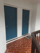 9409 Fontainebleau Blvd in Miami, FL - Building Photo - Building Photo