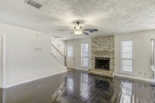 7003 Oak Bough Dr in Houston, TX - Building Photo - Building Photo