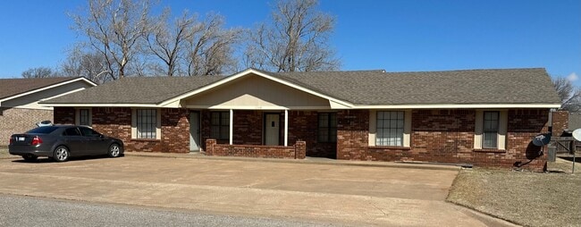 property at 2309 Lynn Ln