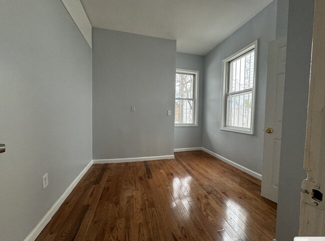 131 Kearney Ave, Unit 1 in Jersey City, NJ - Building Photo - Building Photo