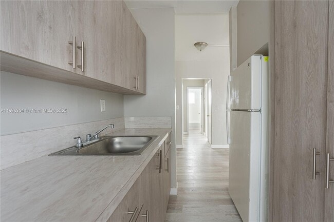 7311 Gary Ave in Miami Beach, FL - Foto de edificio - Building Photo