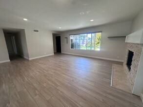 145 E Hoover Ave in Orange, CA - Building Photo - Building Photo