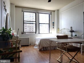 1324 Locust St in Philadelphia, PA - Building Photo - Building Photo