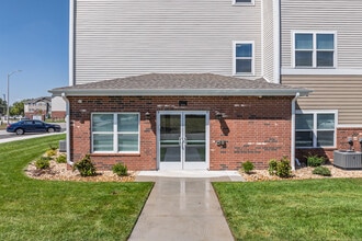 Delmar Meadows in Springfield, MO - Building Photo - Building Photo