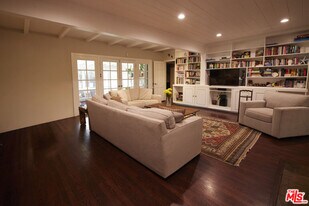 11146 Valley Spring Ln in Los Angeles, CA - Building Photo