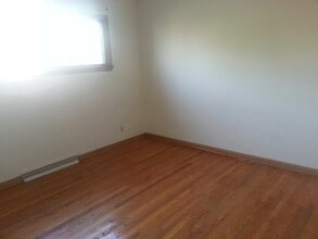 2390 S 92nd St, Unit #3 in West Allis, WI - Building Photo - Building Photo