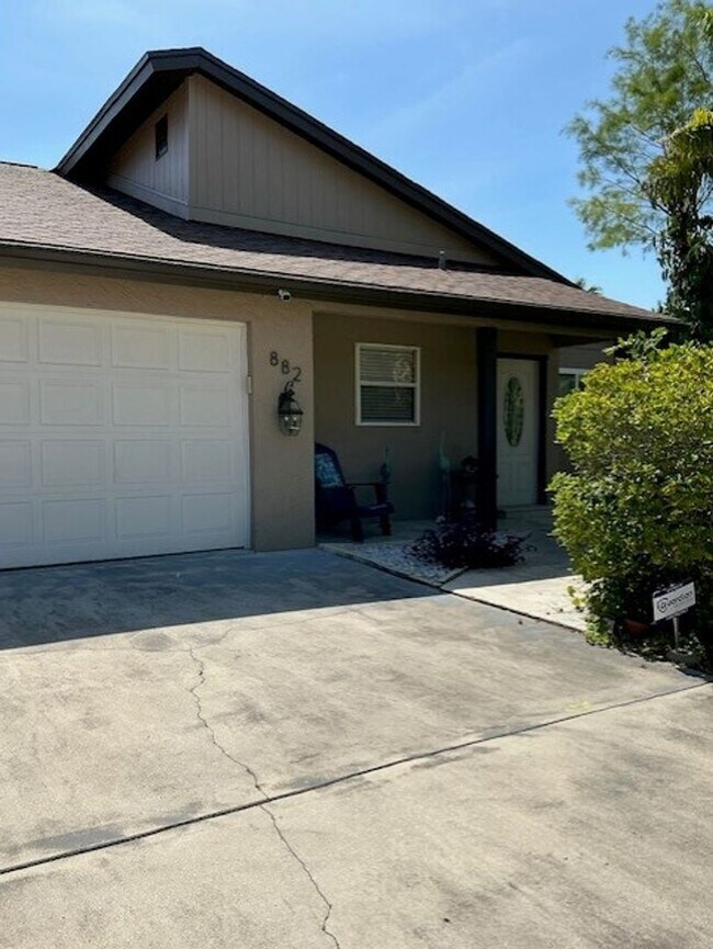 882 Bluebird St in Naples, FL - Building Photo - Building Photo