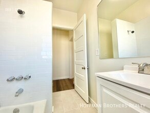 1327 Magnolia Ave, Unit 207 in Los Angeles, CA - Building Photo - Building Photo