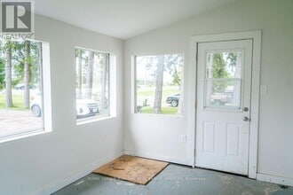 554 Cockshutt Rd in Brant, ON - Building Photo - Building Photo