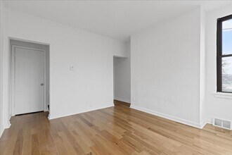 1914 B St-Unit -1914 in Pittsburgh, PA - Building Photo - Building Photo