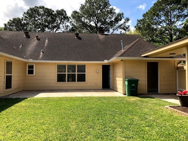 2914 Shadowdale Dr in Houston, TX - Foto de edificio - Building Photo