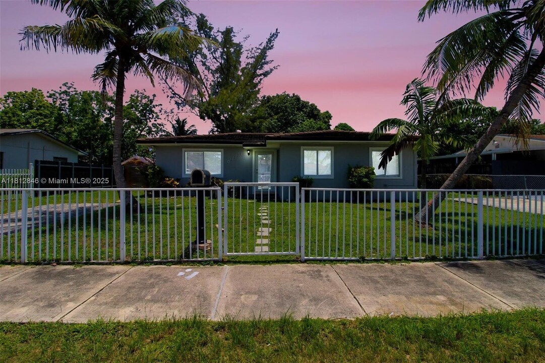 12030 SW 181st St in Miami, FL - Building Photo