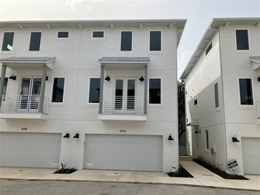 4753 Legacy Park Dr in Tampa, FL - Building Photo - Building Photo