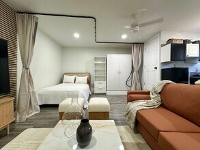 7547 Garden Grove Ave in Los Angeles, CA - Building Photo - Building Photo