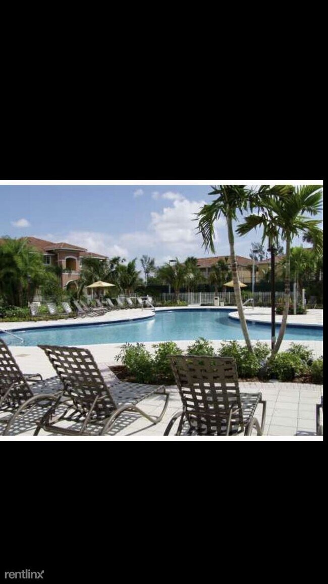 6559 Emerald Dunes Dr in Royal Palm Beach, FL - Building Photo - Building Photo