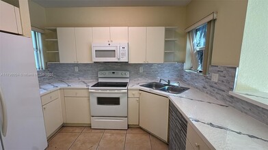 880 SW 6th Ave in Homestead, FL - Building Photo - Building Photo