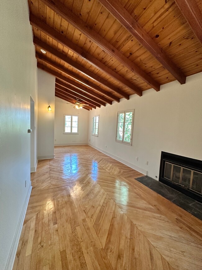 property at 4937 Topeka Dr