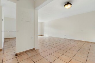 10369 N Kendall Dr in Miami, FL - Building Photo - Building Photo