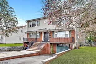 124 Roosevelt Ave in Cranford, NJ - Building Photo